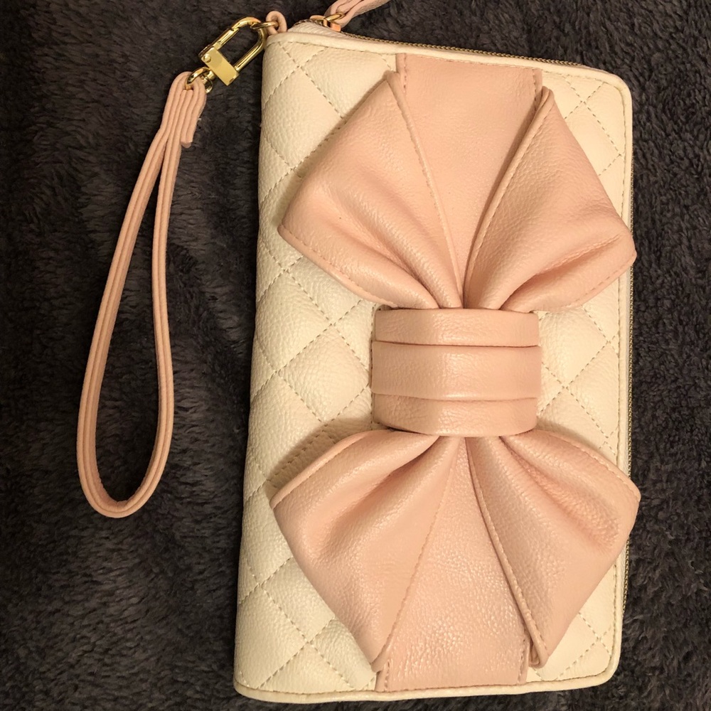 Betsey Johnson Clutch!💕